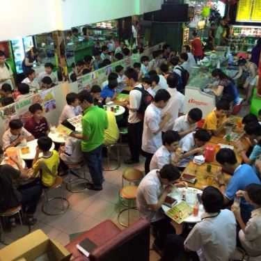 Không gian- Ăn vặt Chè Thái - Độc Lập