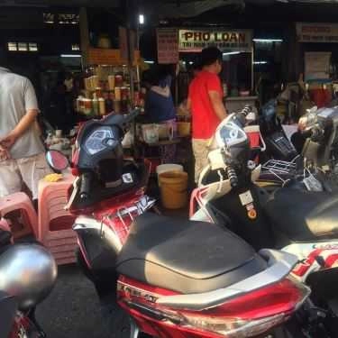 Không gian- Ăn vặt Chè Vân - Chợ Tân Định