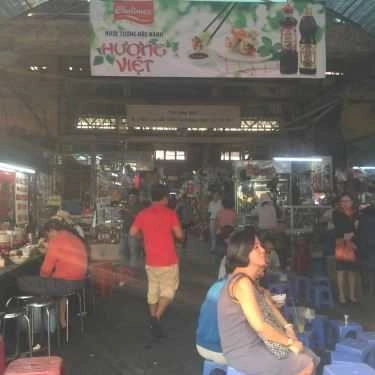 Không gian- Ăn vặt Chè Vân - Chợ Tân Định