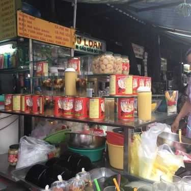 Không gian- Ăn vặt Chè Vân - Chợ Tân Định