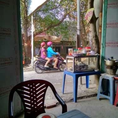 Không gian- Ăn vặt Bà 4 - Bánh Bèo Chén