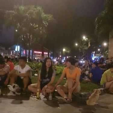 Không gian- Ăn vặt Bánh Tráng Nướng - Nhà Thờ Đức Bà