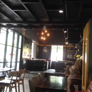 Không gian- Cafe De L'escale