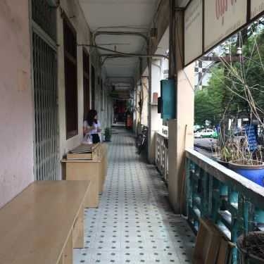 Không gian- Dozen Cafe
