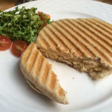 Món ăn- Panini & Leafy Green Cafe
