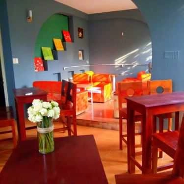 Không gian- Trắng Cafe - Lê Lai