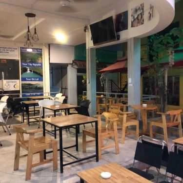 Không gian- Em's Garden Cafe