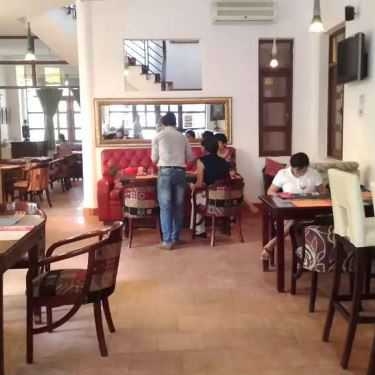 Không gian- Evita Cafe