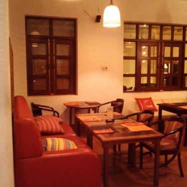 Không gian- Evita Cafe