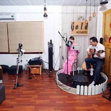 Không gian- Gold Coffee Acoustic