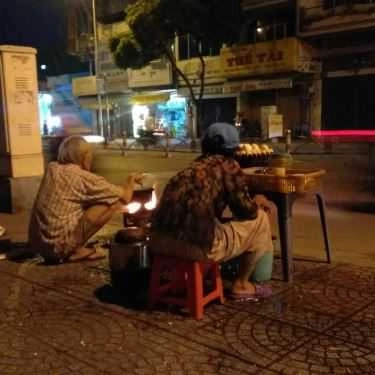 Không gian- Ăn vặt Hột Vịt Lộn Vỉa Hè - Bạch Đằng