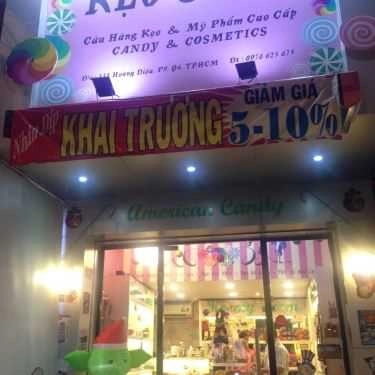 Không gian- Tiệm Bánh Kẹo & Mỹ