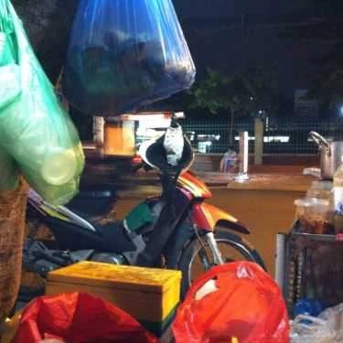 Không gian- Ăn vặt Khu Ẩm Thực Chợ Phạm Văn Hai