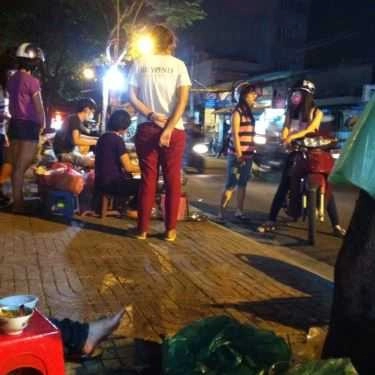 Không gian- Ăn vặt Khu Ẩm Thực Chợ Phạm Văn Hai