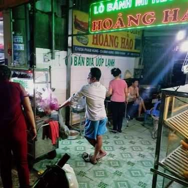 Không gian- Tiệm Bánh Lò Bánh Mì Hoàng Hảo