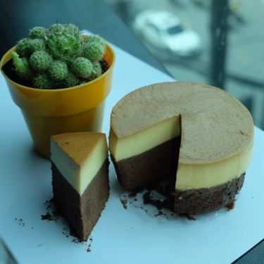 Món ăn- Local Store - Bông Lan Trứng Muối & Flan Gateau - Shop Online