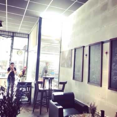 Không gian- M.A.C Coffee