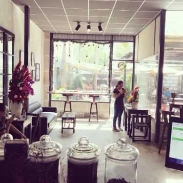 Không gian- M.A.C Coffee