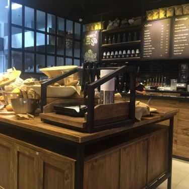 Không gian- Masstige Bread & Coffee