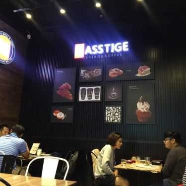 Không gian- Masstige Bread & Coffee