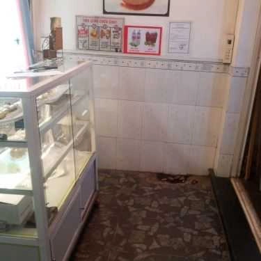 Không gian- Tiệm Bánh Mẹ Nâu - Bakery & Bánh Su Kem