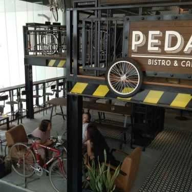 Không gian- Pedal - Bistro & Cafe
