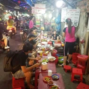 Không gian- Ăn vặt Phượng - Trứng Vịt Lộn