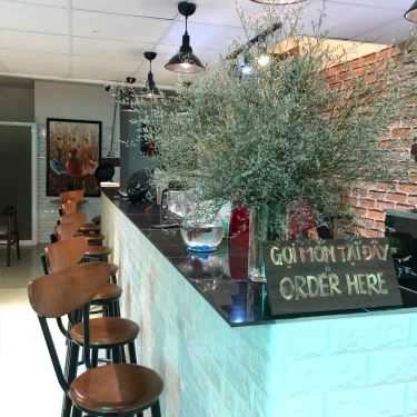 Không gian- Quán Ăn Q Coffee, Tea & Food Vegan