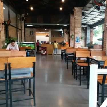 Không gian- Quán Lá Cafe