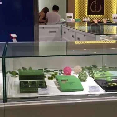 Tổng hợp- Tiệm Bánh Royce Nama Chocolate - TTTM Takashimaya