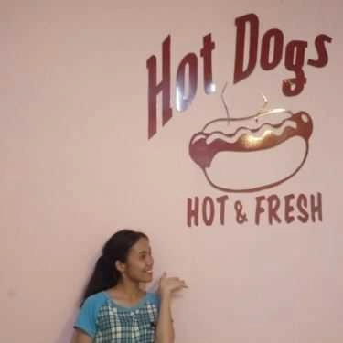 Không gian- Ăn vặt Sisi's Hotdogs
