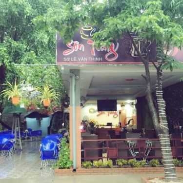 Không gian- Sơn Tùng Cafe