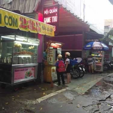 Không gian- Ăn vặt Bánh Bạch Tuộc Ku Tin