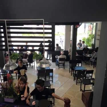 Không gian- The Kaffeine Cafe