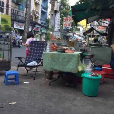 Không gian- Ăn vặt Thy - Bánh Mì Nướng Muối Ớt Sa Tế