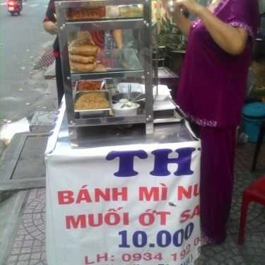 Không gian- Ăn vặt Thy - Bánh Mì Nướng Muối Ớt Sa Tế