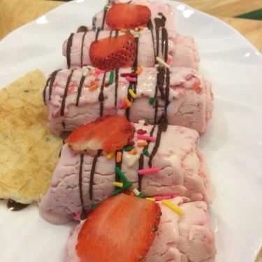 Món ăn- Cafe Kem Cuộn Thỏ Bảy Màu
