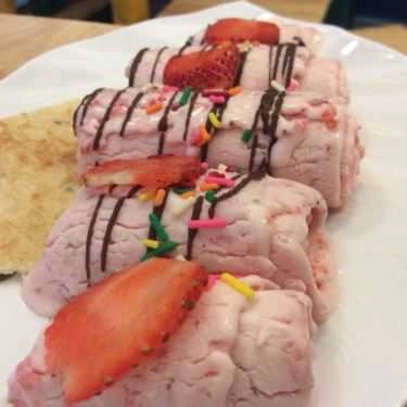 Món ăn- Cafe Kem Cuộn Thỏ Bảy Màu