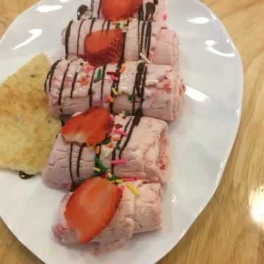 Món ăn- Cafe Kem Cuộn Thỏ Bảy Màu