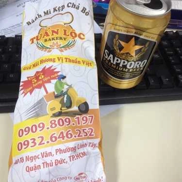 Món ăn- Tiệm Bánh Tuấn Lộc - Bánh Mì Nóng Kẹp Chả Bò