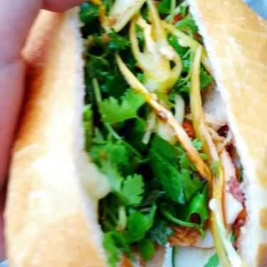 Món ăn- Tiệm Bánh Tuấn Lộc - Bánh Mì Nóng Kẹp Chả Bò