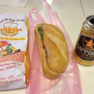 Món ăn- Tiệm Bánh Tuấn Lộc - Bánh Mì Nóng Kẹp Chả Bò