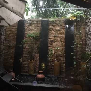 Không gian- Tuấn Ngọc & E Cafe