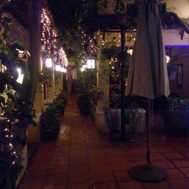 Không gian- Tưởng Niệm Cafe - Chu Văn An