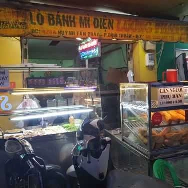Không gian- Tiệm Bánh Lương Phan - Bánh Mì & Giò Chả