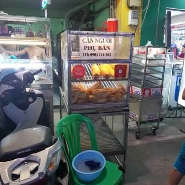 Không gian- Tiệm Bánh Lương Phan - Bánh Mì & Giò Chả