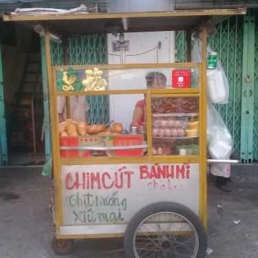 Không gian- Ăn vặt Bánh Mì Chim Cút - Hồng Lạc