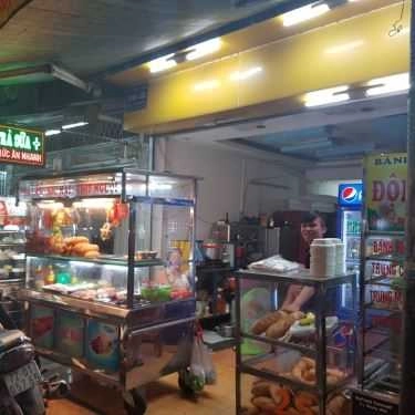 Không gian- Tiệm Bánh Bánh Mì Sáu Mập