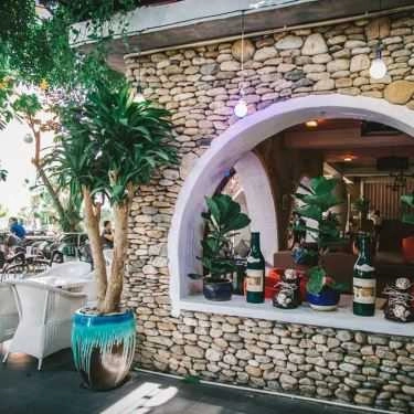 Không gian- White House Coffee - Nguyễn Hữu Tiến