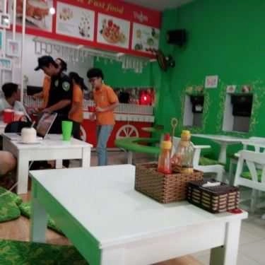 Không gian- Cafe Yogoz - Ice Cream & Fast Food - Lê Thị Hà